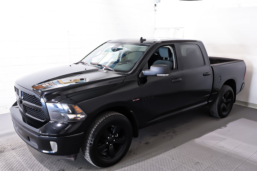 2022 Ram 1500 Classic SLT CREW + ALLURE NOIRE + ENSEMBLE DE LUXE in Terrebonne, Quebec - 3 - w1024h768px