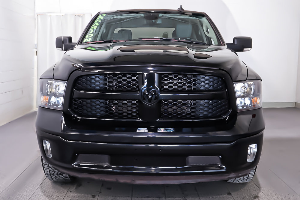 Ram 1500 Classic SLT CREW + ALLURE NOIRE + ENSEMBLE DE LUXE 2022 à Terrebonne, Québec - 2 - w1024h768px