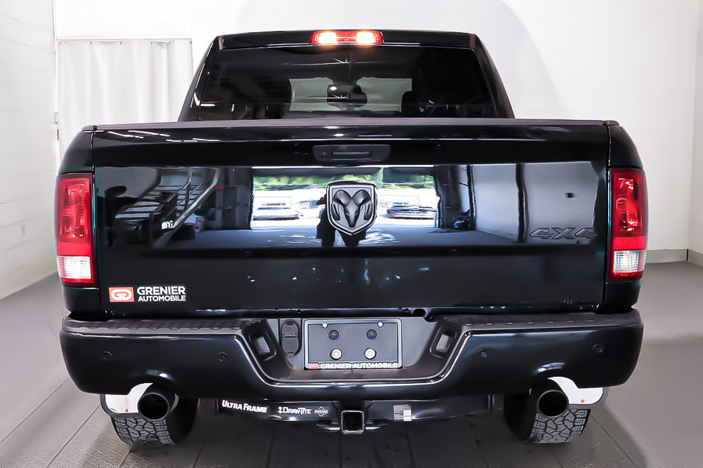 2022 Ram 1500 Classic SLT CREW + ALLURE NOIRE + ENSEMBLE DE LUXE in Terrebonne, Quebec - 6 - w1024h768px