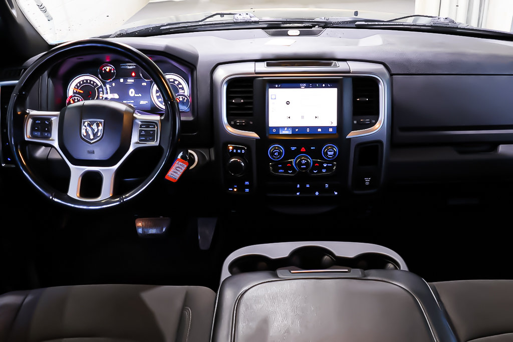 2022 Ram 1500 Classic WARLOCK + 4X4 + V8 + CREW CAB in Terrebonne, Quebec - 10 - w1024h768px