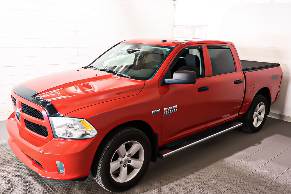 Ram 1500 Classic EXPRESS + 4X4 + V8 + CREW CAB + 2022 à Terrebonne, Québec - 3 - w1024h768px