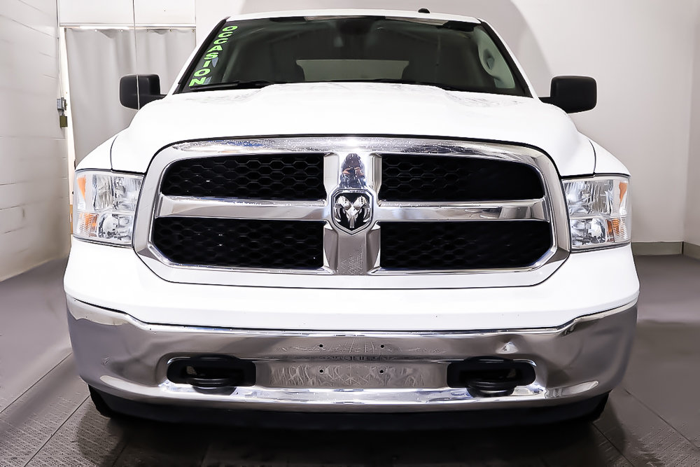 2022 Ram 1500 Classic SLT + 4X4 + CREW CAB + V8 + 6 PASSAGERS in Terrebonne, Quebec - 2 - w1024h768px