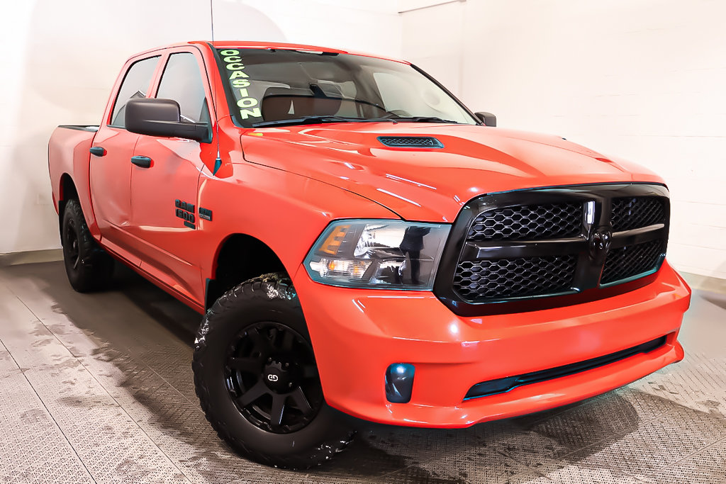 2022 Ram 1500 Classic EXPRESS + NIGHT EDITION + 4X4 + V8 + CREW CAB in Terrebonne, Quebec - 1 - w1024h768px