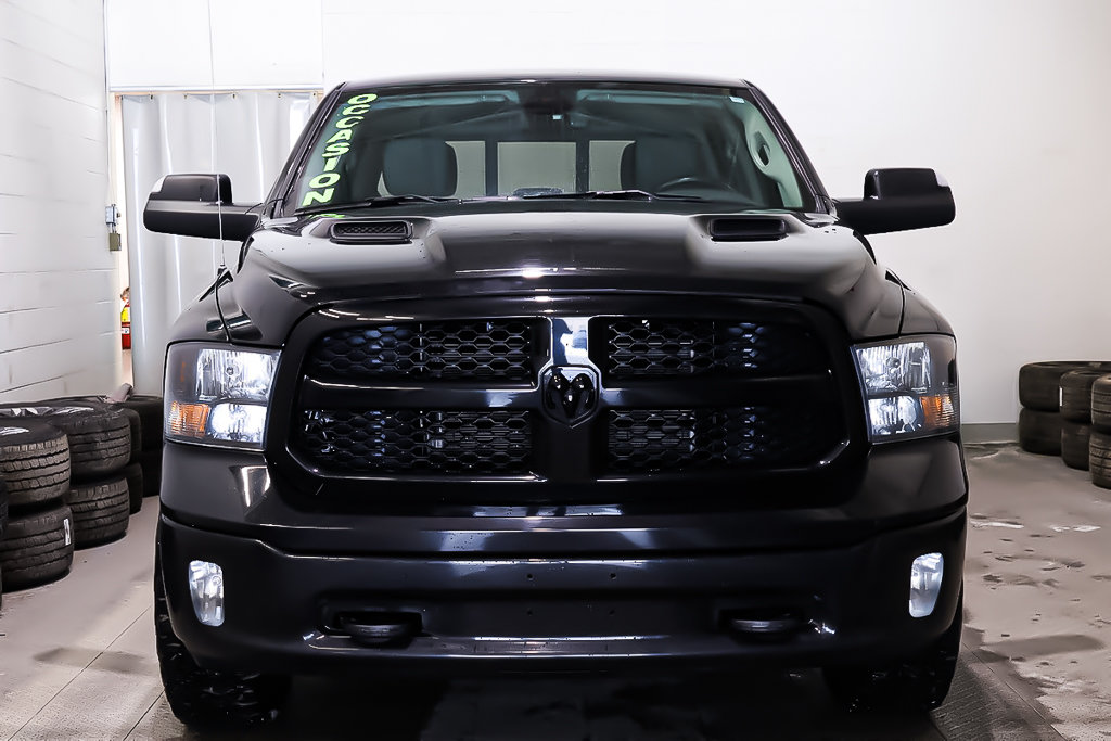 Ram 1500 Classic SLT + ALLURE NOIR + 4X4 + V8+ CREW CAB 2022 à Terrebonne, Québec - 2 - w1024h768px