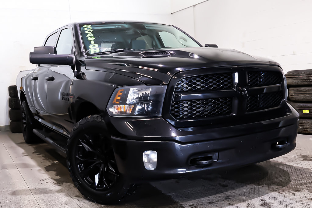 Ram 1500 Classic SLT + ALLURE NOIR + 4X4 + V8+ CREW CAB 2022 à Terrebonne, Québec - 1 - w1024h768px