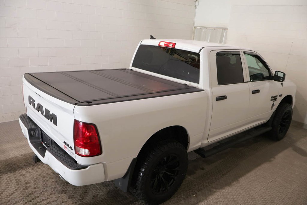 2022 Ram 1500 Classic EXPRESS + 4X4 + CREW CAB +  NIGHT EDITION in Terrebonne, Quebec - 7 - w1024h768px