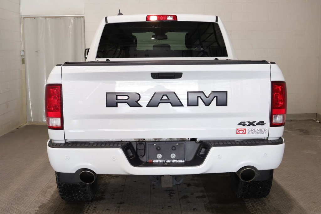 2022 Ram 1500 Classic EXPRESS + 4X4 + CREW CAB +  NIGHT EDITION in Terrebonne, Quebec - 6 - w1024h768px