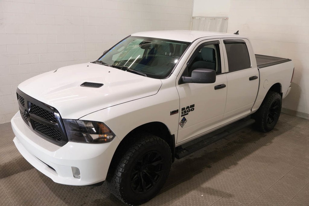 2022 Ram 1500 Classic EXPRESS + 4X4 + CREW CAB +  NIGHT EDITION in Terrebonne, Quebec - 3 - w1024h768px