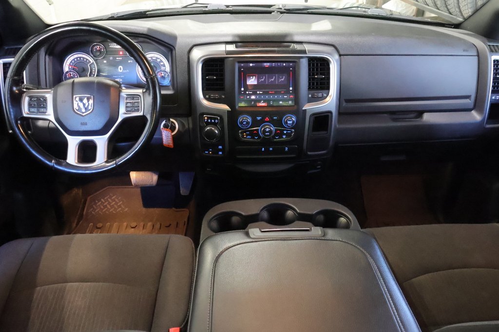 Ram 1500 Classic WARLOCK + 4X4 + CREW CAB + V8 HEMI 5.7L 2022 à Terrebonne, Québec - 13 - w1024h768px