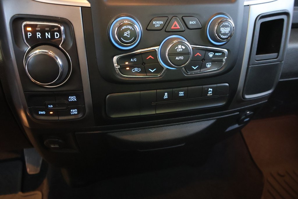 Ram 1500 Classic WARLOCK + 4X4 + CREW CAB + V8 HEMI 5.7L 2022 à Terrebonne, Québec - 22 - w1024h768px