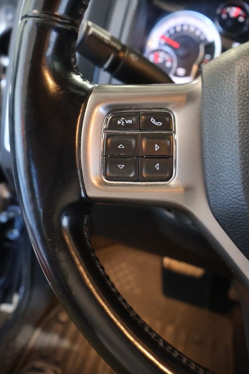 Ram 1500 Classic WARLOCK + 4X4 + CREW CAB + V8 HEMI 5.7L 2022 à Terrebonne, Québec - 15 - w1024h768px