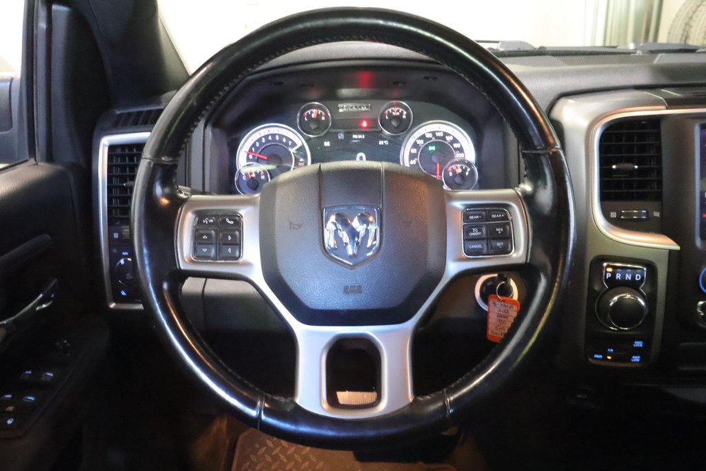 Ram 1500 Classic WARLOCK + 4X4 + CREW CAB + V8 HEMI 5.7L 2022 à Terrebonne, Québec - 14 - w1024h768px