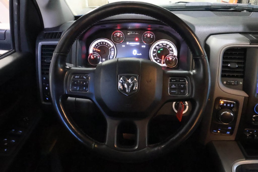 Ram 1500 Classic EXPRESS + 4X4 + CREW CAB + NIGHT EDITION 2022 à Terrebonne, Québec - 14 - w1024h768px