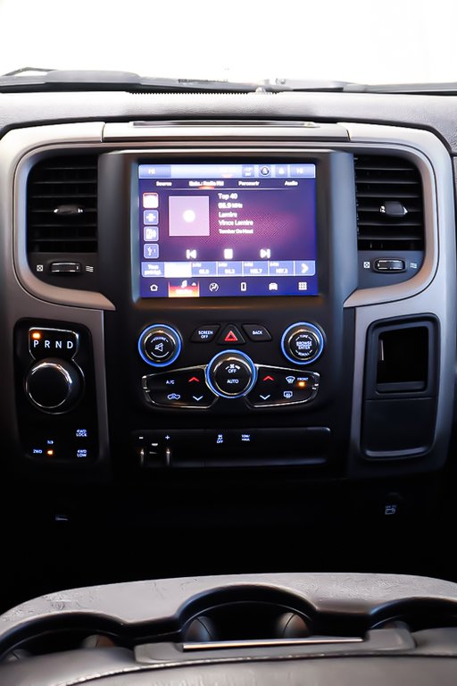 2023 Ram 1500 Classic TRADESMAN + 4X4 + CREW CAB + V6 3.6L in Terrebonne, Quebec - 19 - w1024h768px