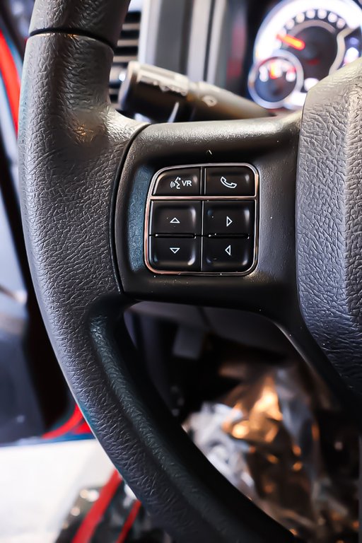 2023 Ram 1500 Classic TRADESMAN + 4X4 + CREW CAB + V6 3.6L in Terrebonne, Quebec - 15 - w1024h768px