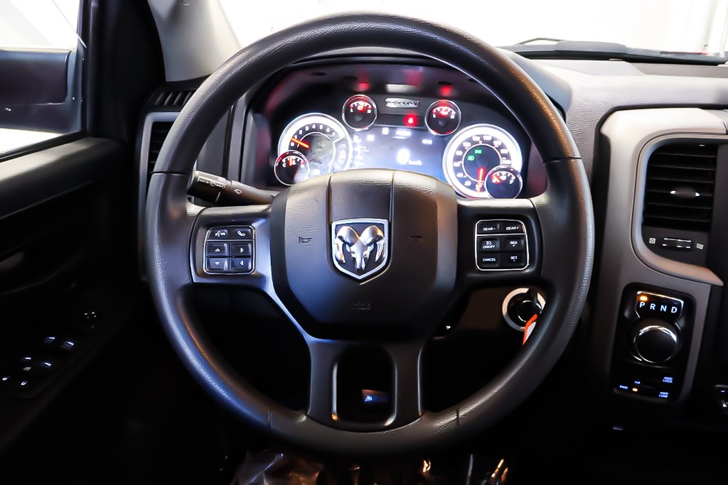 2023 Ram 1500 Classic TRADESMAN + 4X4 + CREW CAB + V6 3.6L in Terrebonne, Quebec - 14 - w1024h768px