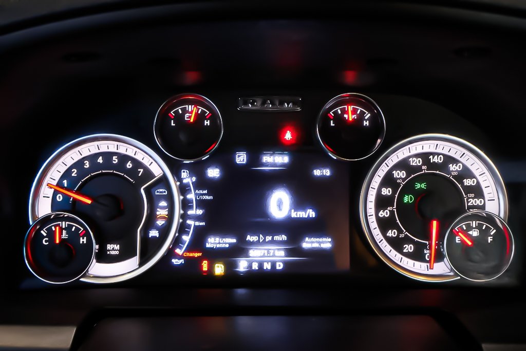 2023 Ram 1500 Classic TRADESMAN + 4X4 + CREW CAB + V6 3.6L in Terrebonne, Quebec - 18 - w1024h768px