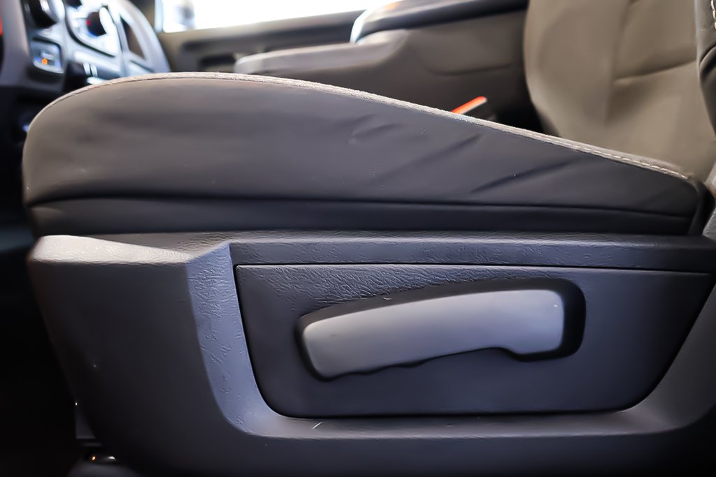 2023 Ram 1500 Classic TRADESMAN + 4X4 + CREW CAB + V6 3.6L in Terrebonne, Quebec - 11 - w1024h768px