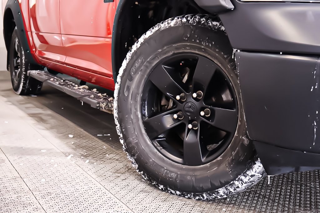 2023 Ram 1500 Classic TRADESMAN + 4X4 + CREW CAB + V6 3.6L in Terrebonne, Quebec - 9 - w1024h768px