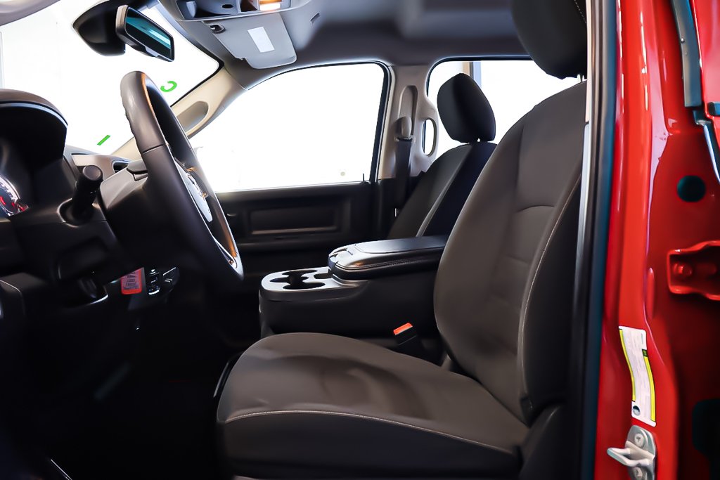 2023 Ram 1500 Classic TRADESMAN + 4X4 + CREW CAB + V6 3.6L in Terrebonne, Quebec - 10 - w1024h768px