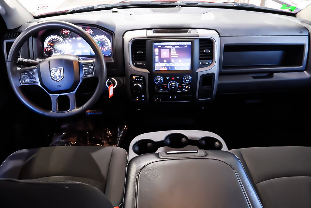 2023 Ram 1500 Classic TRADESMAN + 4X4 + CREW CAB + V6 3.6L in Terrebonne, Quebec - 13 - w1024h768px