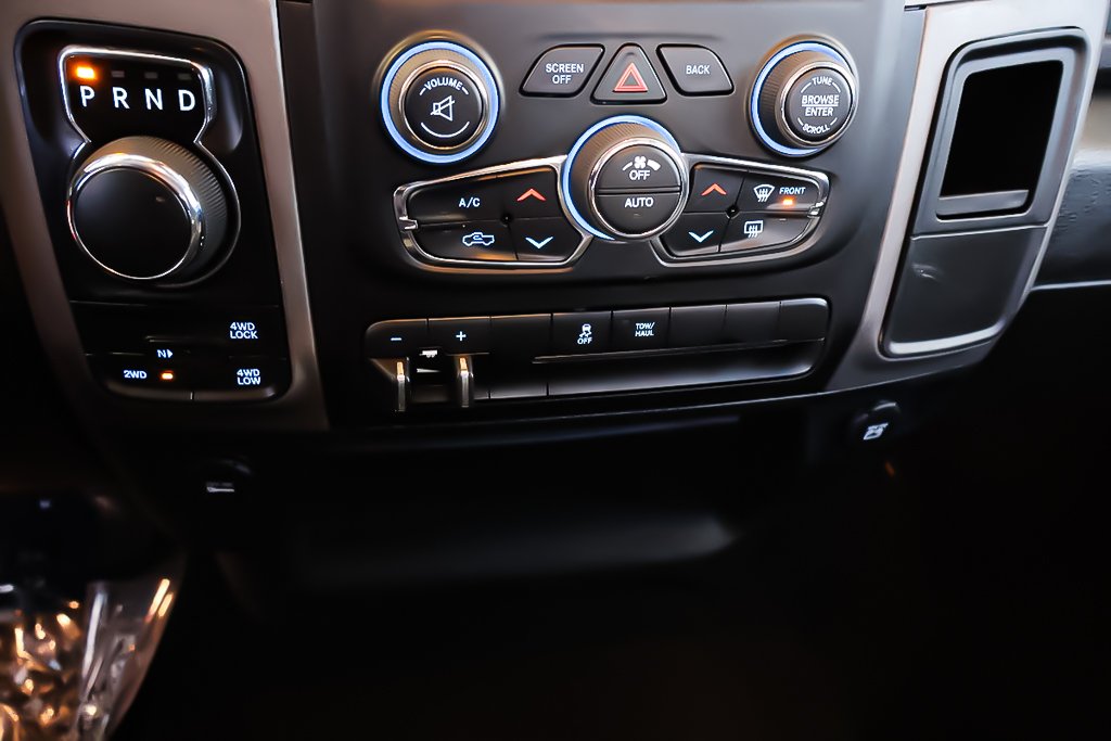 2023 Ram 1500 Classic TRADESMAN + 4X4 + CREW CAB + V6 3.6L in Terrebonne, Quebec - 22 - w1024h768px