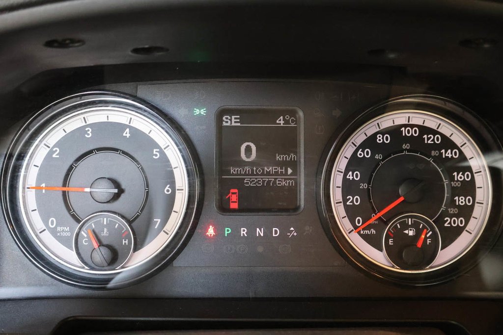 2023 Ram 1500 Classic SLT + 4X4 + CREW CAB + V6 3.6L in Terrebonne, Quebec - 18 - w1024h768px