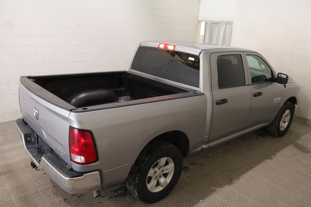2023 Ram 1500 Classic SLT + 4X4 + CREW CAB + V6 3.6L in Terrebonne, Quebec - 7 - w1024h768px