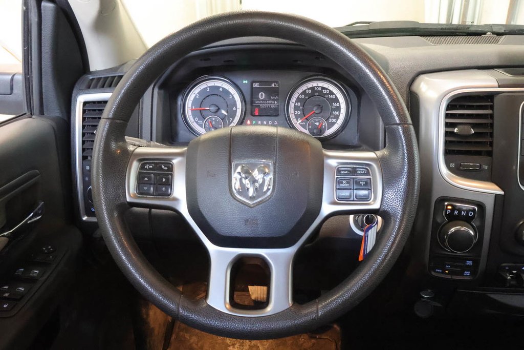 2023 Ram 1500 Classic SLT + 4X4 + CREW CAB + V6 3.6L in Terrebonne, Quebec - 14 - w1024h768px