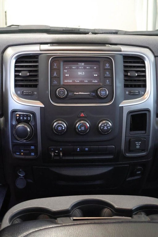 2023 Ram 1500 Classic SLT + 4X4 + CREW CAB + V6 3.6L in Terrebonne, Quebec - 19 - w1024h768px