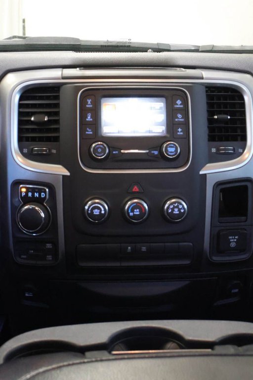 2023 Ram 1500 Classic SLT + 4X4 + CREW CAB + V8 HEMI 5.7L in Terrebonne, Quebec - 19 - w1024h768px