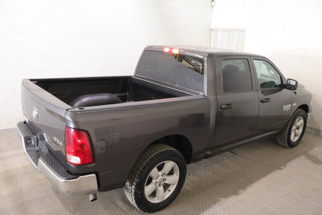2023 Ram 1500 Classic SLT + 4X4 + CREW CAB + V8 HEMI 5.7L in Terrebonne, Quebec - 7 - w1024h768px
