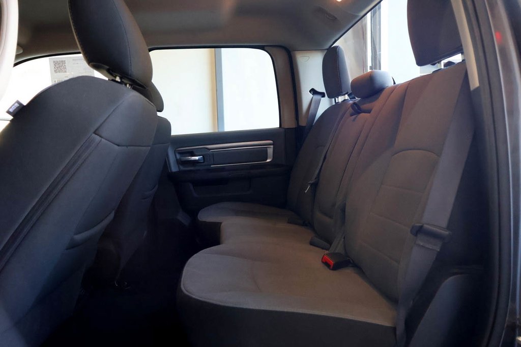 2023 Ram 1500 Classic SLT + 4X4 + CREW CAB + V8 HEMI 5.7L in Terrebonne, Quebec - 26 - w1024h768px