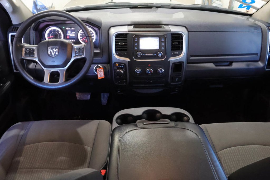 2023 Ram 1500 Classic SLT + 4X4 + CREW CAB + V8 HEMI 5.7L in Terrebonne, Quebec - 13 - w1024h768px