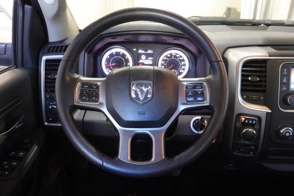 2023 Ram 1500 Classic SLT + 4X4 + CREW CAB + V8 HEMI 5.7L in Terrebonne, Quebec - 14 - w1024h768px