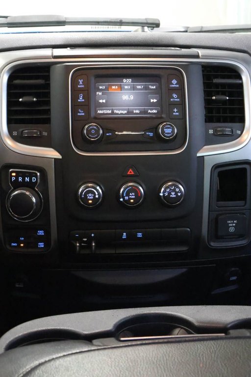 Ram 1500 Classic SLT + 4X4 + CREW CAB + V6 3.6L 2023 à Terrebonne, Québec - 20 - w1024h768px