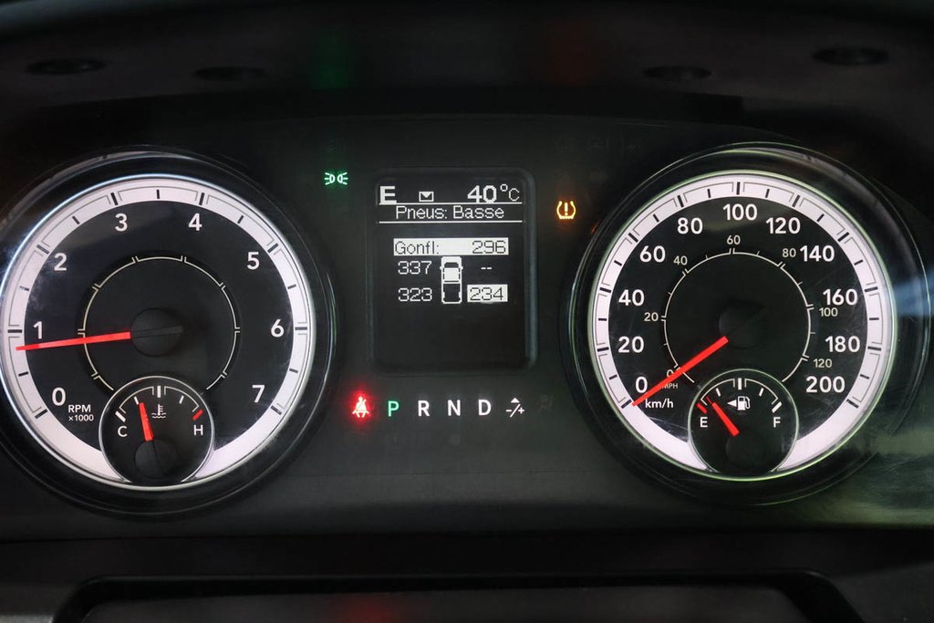 Ram 1500 Classic SLT + 4X4 + CREW CAB + V6 3.6L 2023 à Terrebonne, Québec - 19 - w1024h768px