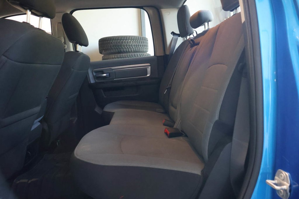 Ram 1500 Classic SLT + 4X4 + CREW CAB + V6 3.6L 2023 à Terrebonne, Québec - 26 - w1024h768px