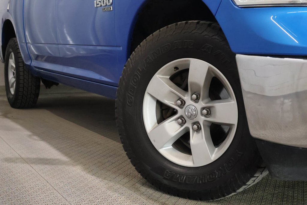 Ram 1500 Classic SLT + 4X4 + CREW CAB + V6 3.6L 2023 à Terrebonne, Québec - 10 - w1024h768px