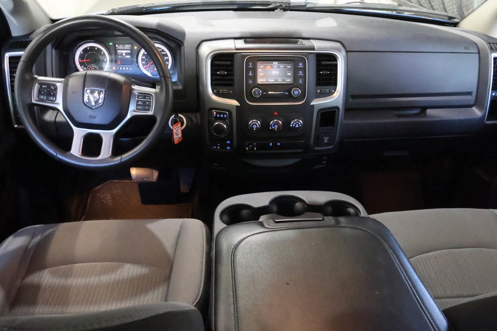 Ram 1500 Classic SLT + 4X4 + CREW CAB + V6 3.6L 2023 à Terrebonne, Québec - 14 - w1024h768px