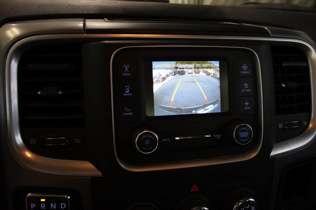 Ram 1500 Classic SLT + 4X4 + CREW CAB + V6 3.6L 2023 à Terrebonne, Québec - 22 - w1024h768px