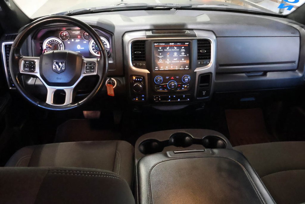 Ram 1500 Classic WARLOCK + 4X4 + V6 3.6L + BOITE 5'7 2023 à Terrebonne, Québec - 10 - w1024h768px
