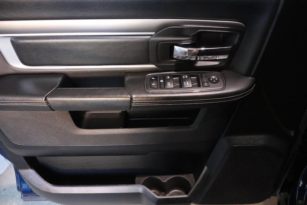 Ram 1500 Classic WARLOCK + 4X4 + V6 3.6L + BOITE 5'7 2023 à Terrebonne, Québec - 20 - w1024h768px