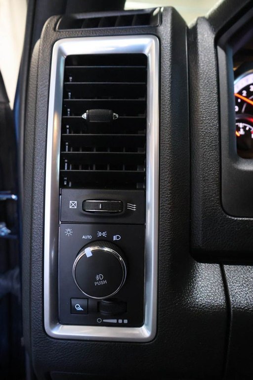 Ram 1500 Classic WARLOCK + 4X4 + V6 3.6L + BOITE 5'7 2023 à Terrebonne, Québec - 19 - w1024h768px