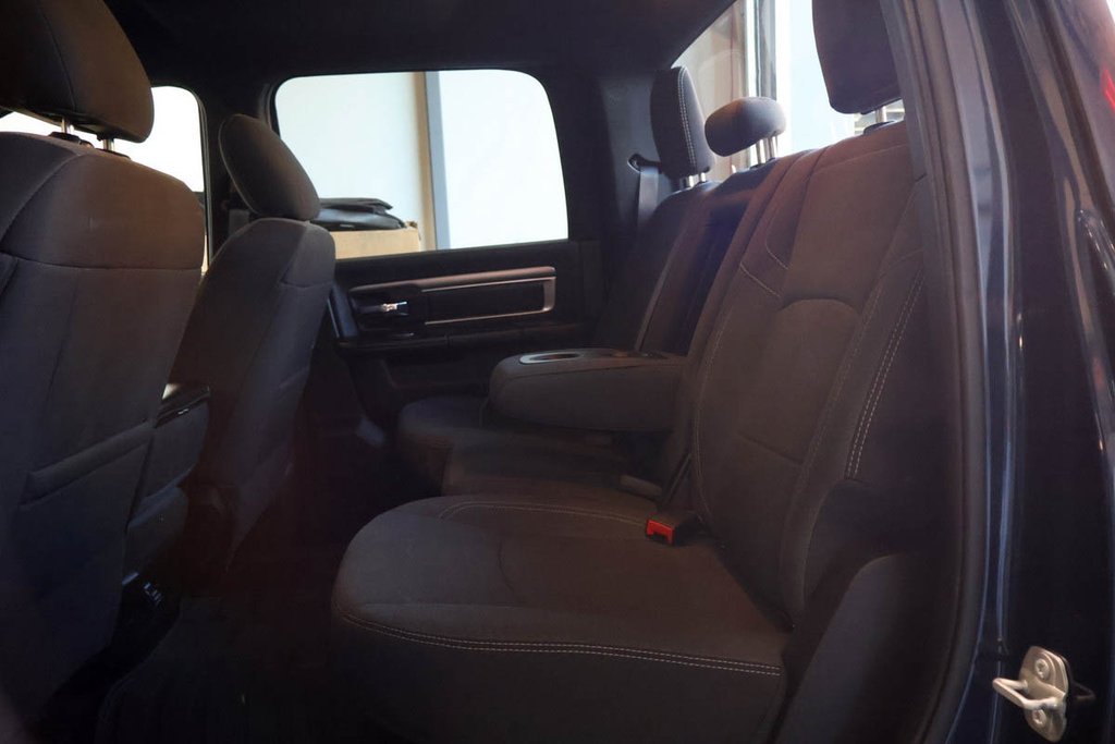 Ram 1500 Classic WARLOCK + 4X4 + V6 3.6L + BOITE 5'7 2023 à Terrebonne, Québec - 21 - w1024h768px
