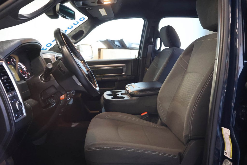 Ram 1500 Classic WARLOCK + 4X4 + V6 3.6L + BOITE 5'7 2023 à Terrebonne, Québec - 8 - w1024h768px