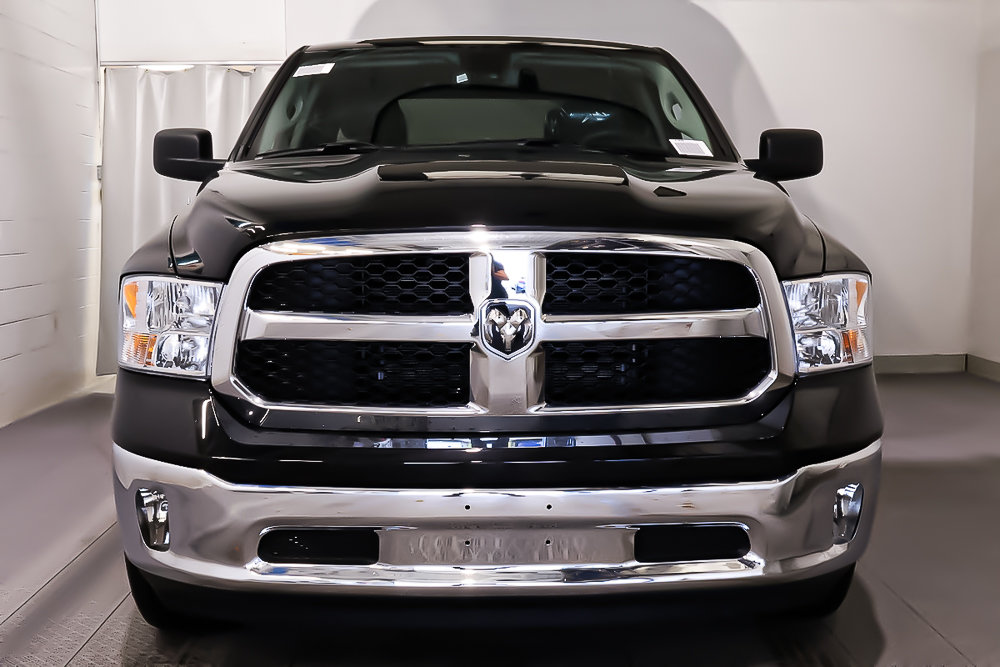 2024 Ram 1500 Classic TRADESMAN in Terrebonne, Quebec - 2 - w1024h768px