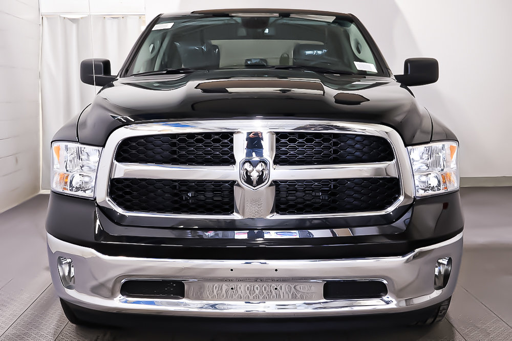 Ram 1500 Classic TRADESMAN 2024 à Terrebonne, Québec - 2 - w1024h768px