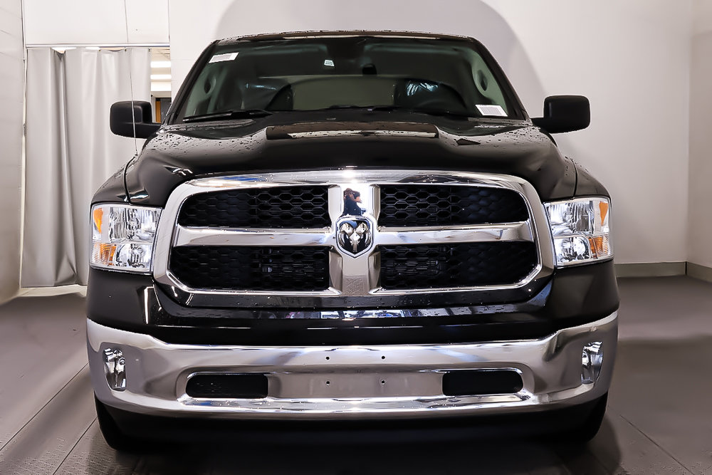 2024 Ram 1500 Classic TRADESMAN in Terrebonne, Quebec - 2 - w1024h768px