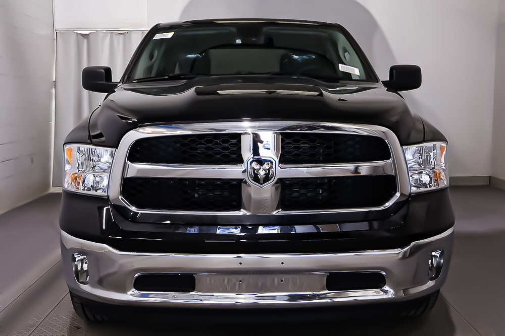 Ram 1500 Classic TRADESMAN 2024 à Terrebonne, Québec - 2 - w1024h768px